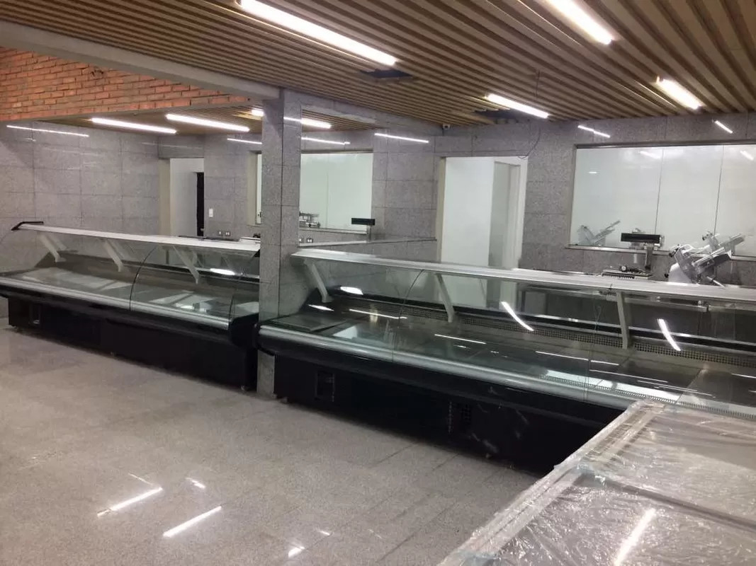 Deli Display Lodówka Świeże mięso Widowniczka Szafka Mięso Display Zamrażarka z zakrzywionym szkłem