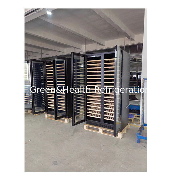 Certyfikat ETL Czarne wielowarstwowe regały z buków, półki z drewna, skrzynki do przechowywania wina, wysokiej jakości chłodnie