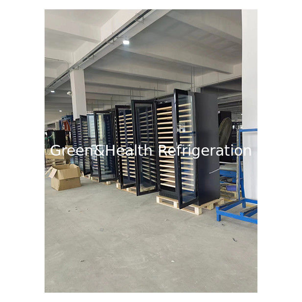 Certyfikat ETL Czarne wielowarstwowe regały z buków, półki z drewna, skrzynki do przechowywania wina, wysokiej jakości chłodnie