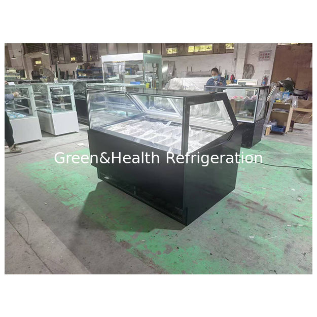 Sklepy z lodami/Supermarkety używają chłodzenia magazynowego do prezentacji lodów. Witryny chłodnicze.