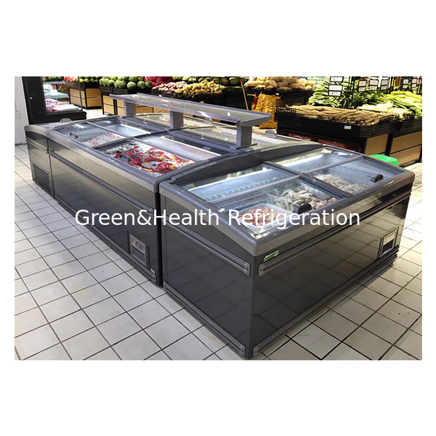 Supermarkety używają wyspowych chłodni do niskotemperaturowego przechowywania mrożonej żywności