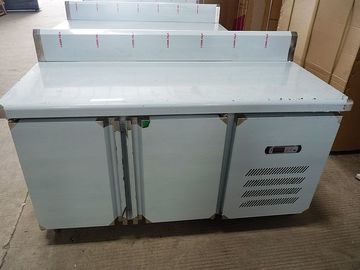 Miernik ROHS pod zamrażarką, blat szafki chłodniczej 1200 mm x 760 mm x 800 mm